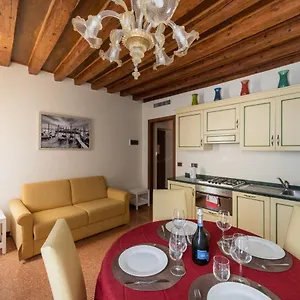  Apartment Ve-nice San Marco C4439 Italy